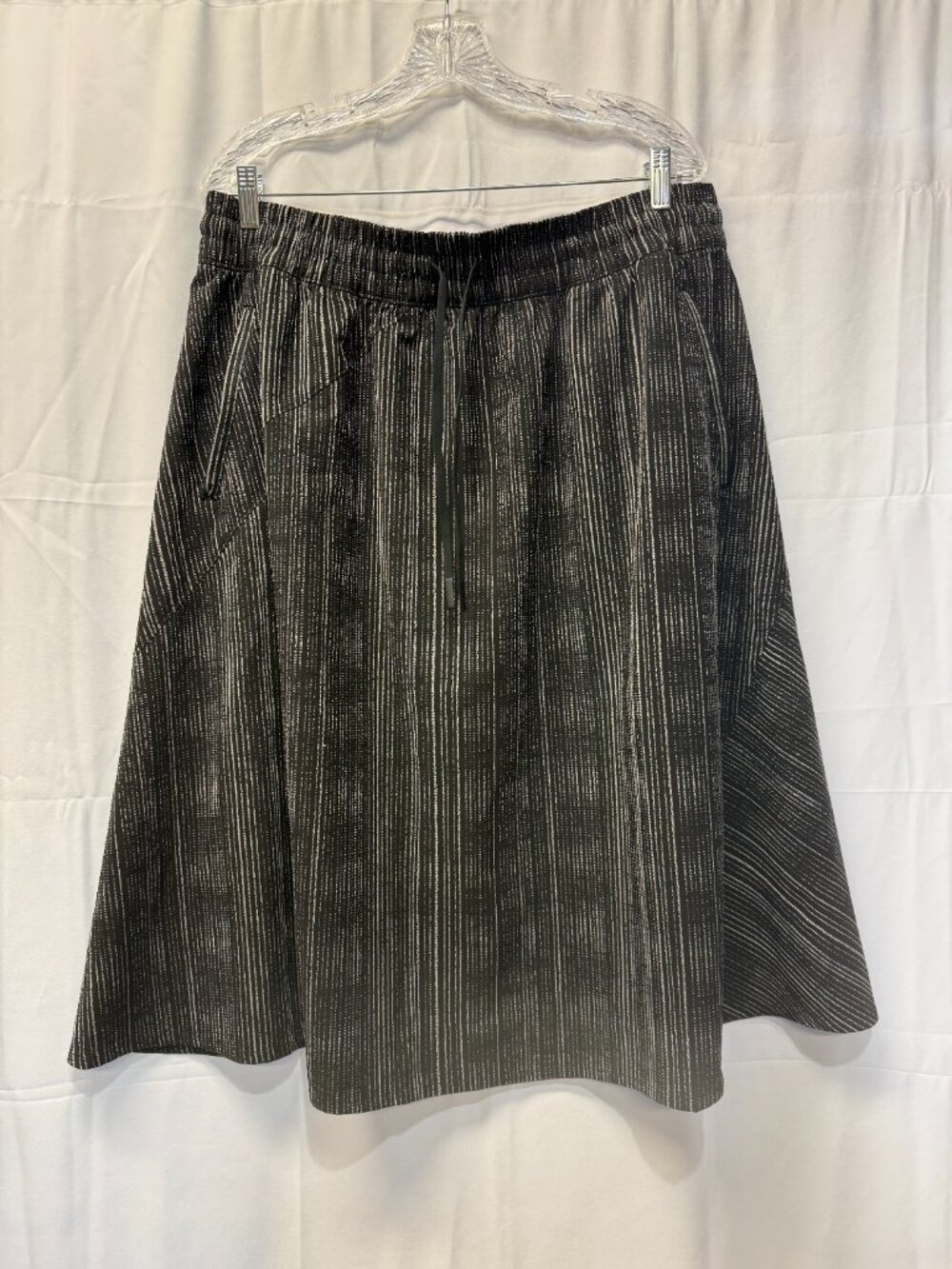 EUC Athleta Arrival Skirt - 20 - Black and White
